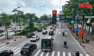 Hà Nội điều chỉnh đèn tín hiệu khi dựng rào phân làn cứng trên đường Võ Chí Công