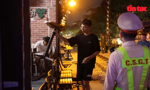 Hà Nội kiên quyết mời khách du lịch ra khỏi phố cà phê đường tàu