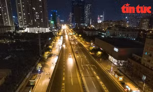 Cửa ngõ vào Thủ đô vắng vẻ tối 30 tháng Chạp