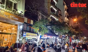 Hà Nội: Hàng thời trang giảm giá 'sốc' ngày cận Tết
