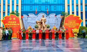 Khánh thành tượng đài Bác Hồ và trung tâm chỉ huy mới của Công an TP Hà Nội