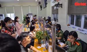Hiểu nhầm về thời hạn sử dụng, người dân đổ xô đi làm hộ chiếu mới