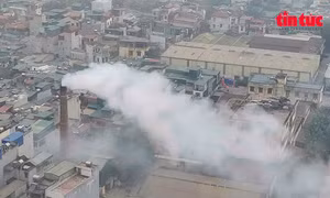 Nhà máy dệt 'vô tư' xả khói bụi vào khu dân cư