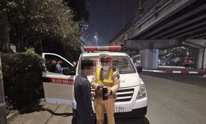 Vi phạm nồng độ cồn kịch khung khi chở cổ động viên 'đi bão' bằng xe cứu thương