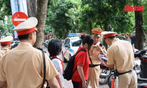 Hà Nội mở cao điểm xử lý 'nóng' vi phạm giao thông tại trường học