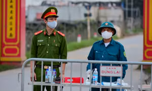 Đề xuất dỡ lệnh phong toả thôn Hạ Lôi; xây dựng khung giờ cho cửa hàng kinh doanh