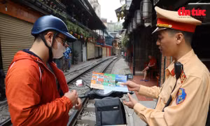 Công an TP Hà Nội kiểm tra đột xuất phố cà phê đường tàu