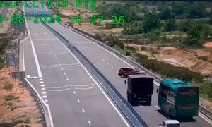 Thi trượt sát hạch, lái xe vẫn cố tình điều khiển ô tô quay đầu ngược chiều trên cao tốc