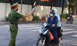 Hà Nội cấm 'shipper' hoạt động trong thời gian giãn cách để phòng dịch COVID-19