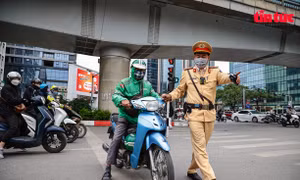 Xử phạt mạnh tay với xe ôm công nghệ vi phạm giao thông
