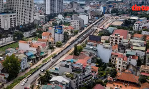 Hà Nội: Hiện trường đê hữu sông Hồng bị ảnh hưởng bởi thi công cầu vượt