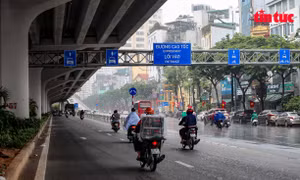 Sau 3 tuần thí điểm dựng rào phân làn cứng, người dân vẫn đi sai làn đường