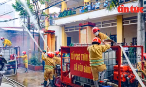 Xe ba gác chữa cháy trong làng nghề ở Hà Nội