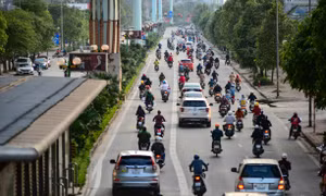 Đường phố Hà Nội đông như chưa từng có dịch COVID-19