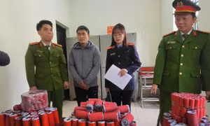Thu giữ hơn 100 kg pháo lậu với kích cỡ 'khủng'