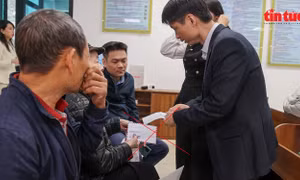 Giám đốc trung tâm hành chính công hà nội khuyến cáo người dân không 'bôi trơn' cán bộ