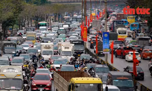 Dòng người hối hả rời Hà Nội về quê nghỉ Tết Dương lịch 2023