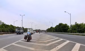Hà Nội thừa nhận bất cập về 'vạch sơn xương cá' trên tuyến Vành đai 3