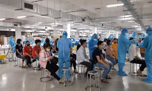 Hà Nội hỗ trợ Bắc Giang xét nghiệm 10.000 mẫu COVID-19 trong đêm 16/5