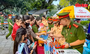 Công an phường Hai Bà Trưng đồng hành cùng nhân dân trong Đại lễ A80