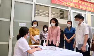 Lãnh đạo TP Hà Nội trực tiếp kiểm tra công tác chống dịch