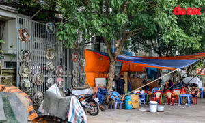 Hàng quán xâm hại không gian nghệ thuật cộng đồng Phúc Tân