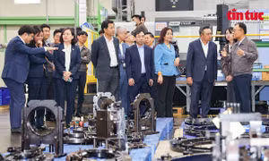 Chủ tịch TP Hà Nội kiểm tra sản xuất đầu năm