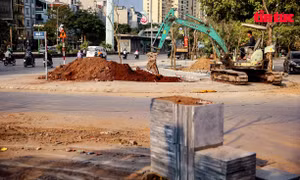 Người dân phường La Khê mệt mỏi vì dự án cải tạo vỉa hè và vườn hoa