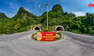 Ảnh 360: Đường bao biển xuyên núi kết nối 2 thành phố lớn của Quảng Ninh