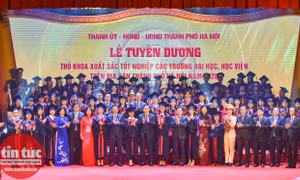 Hà Nội vinh danh 88 thủ khoa xuất sắc năm 2020