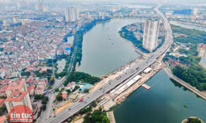 Thi công 2 cầu đi thấp qua hồ Linh Đàm dưới nắng nóng gay gắt