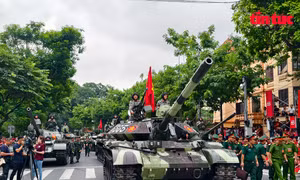 Dàn xe tăng 'khủng' đang tập kết gần quảng trường Ba Đình chờ lệnh tổng hợp luyện