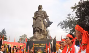 Thường trực Thành uỷ Hà Nội dâng hương tưởng nhớ Vua Quang Trung-Nguyễn Huệ