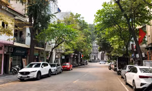 Nhiều quán cafe, nhà hàng trên phố cổ Hà Nội tạm ngừng kinh doanh