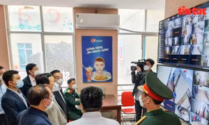 Chủ tịch TP Hà Nội kiểm tra Trạm y tế lưu động và KTX Đại học Thuỷ lợi tại 'ổ dịch' Đống Đa