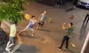 Xác minh vụ khách nước ngoài bị 'đánh hội đồng' trên phố cổ Hà Nội
