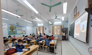 Hà Nội lý giải quyết định cho học sinh tiểu học đi học trực tiếp dù chưa tiêm vaccine