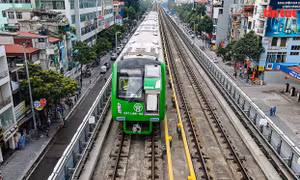 Cận cảnh đoàn tàu Cát Linh - Hà Đông trên đường chạy thử sáng 12/12
