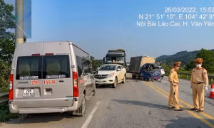 Cao tốc Nội Bài- Lào Cai chằng chịt 'ổ gà, ổ voi', nguy cơ xảy ra tai nạn