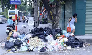 Hà Nội phân luồng, vận chuyển gần 1.700 tấn rác trong đêm
