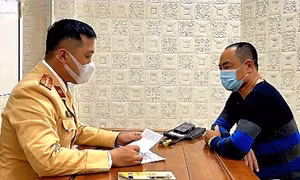 Xử phạt 11 triệu đồng đối với lái xe dừng đỗ sai quy định trên vành đai 3