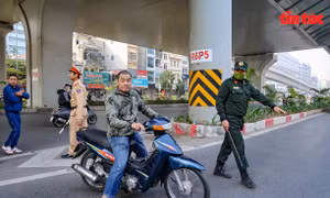 Hà Nội triển khai Luật Giao thông mới: Tăng phạt, trừ điểm giấy phép lái xe