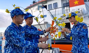 Những món quà Tết vượt sóng ra đảo Bạch Long Vĩ