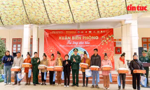 'Xuân biên phòng ấm lòng dân bản' trên vùng cao biên giới Sơn La