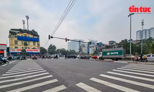 Hà Nội: Ngày đầu phân luồng giao thông Láng-Yên Lãng