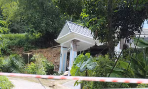 Thông tin ban đầu về vụ sập nhà sau mưa lớn, 7 người thoát chết 