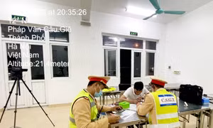 Phát hiện lái xe sử dụng ma túy, điều khiển ô tô hết hạn đăng kiểm