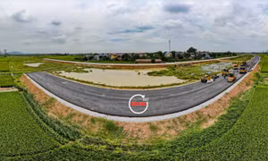 Ảnh 360 độ: Vành đai 4-Vùng Thủ đô thảm nhựa những km đầu tiên