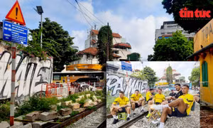 Hà Nội: Rào chắn quán cafe để cầu thủ nước ngoài kê bàn check-in trên đường ray tàu hoả