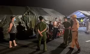 Đóng giả bệnh nhân, thuê xe cứu thương 115 'thông' chốt kiểm dịch COVID-19